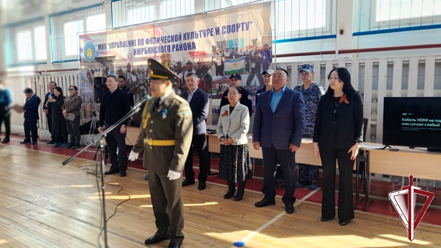 В Нюрбе сотрудники Росгвардии оценивали строевую подготовку школьников сельских поселений