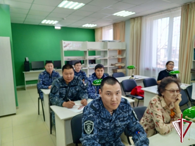 В Якутии сотрудники филиалов и Управления вневедомственной охраны Росгвардии написали Диктант Победы 