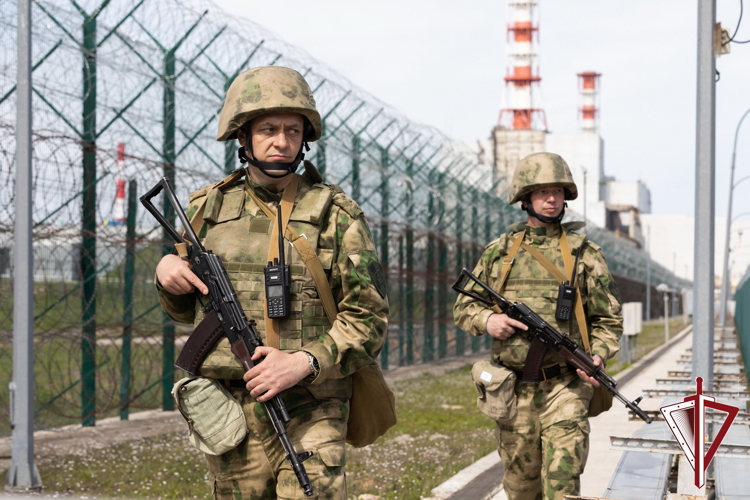 Первый заместитель директора Росгвардии генерал-полковник Юрий Яшин поздравил военнослужащих соединений и воинских частей по охране ВГО и специальных грузов с профессиональным праздником
