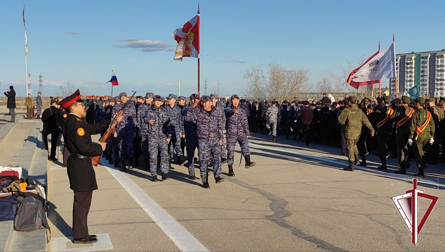 Росгвардия в Якутске участвует в репетиции военно-патриотического шествия в честь 80-летия Великой Победы