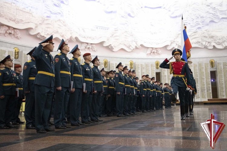 Герой России генерал-полковник Сергей Бойко поздравил выпускников Общевойсковой академии ВС РФ
