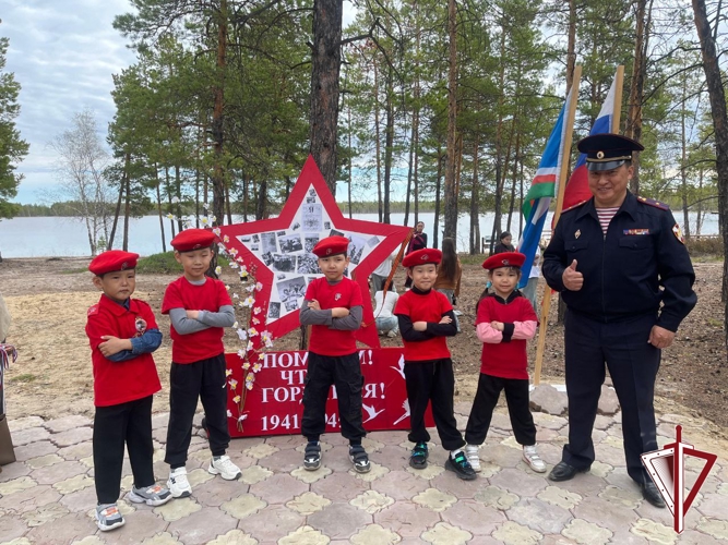 В Вилюйске сотрудники вневедомственной охраны Росгвардии провели «Зарницу» для воспитанников детских садов 