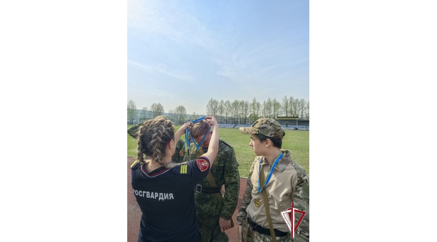 Росгвардия Алданского района провела для детей военизированную эстафету и акцию «Шарик добрых пожеланий»