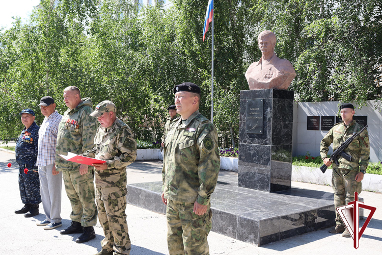 В Якутске почтили память бойцов ОМОН «Бизон» 