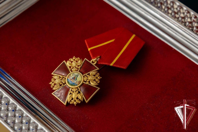 Директор Росгвардии вручил орден Александра Невского ветерану Великой Отечественной войны генерал-майору Евгению Чусову