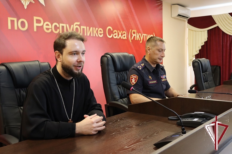 Священнослужитель Якутской епархии провел беседу с личным составом Росгвардии о семье, любви и верности