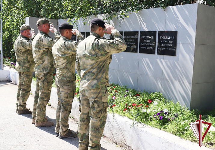 В Якутске почтили память бойцов ОМОН «Бизон» 