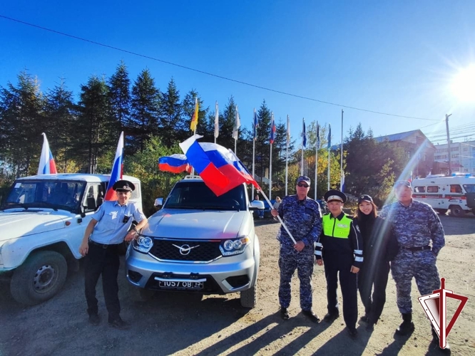 Якутская Росгвардия приняла участие в патриотическом автопробеге