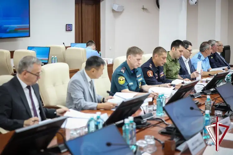 Глава Якутии провел совместное заседание Антитеррористической комиссии и Оперштаба