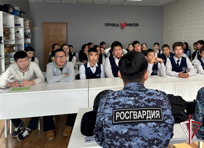 Нюрбинские росгвардейцы провели профориентационное занятие с учениками Антоновской средней школы им. Н.Н. Чусовского 