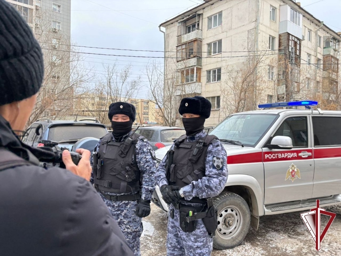 Съёмочная группа национальной вещательной компании «Саха» подготовила репортаж о работе якутских росгвардейцев