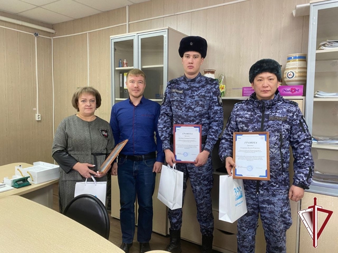 Глава администрации Олекминска поздравил сотрудников ОВО с профессиональным праздником