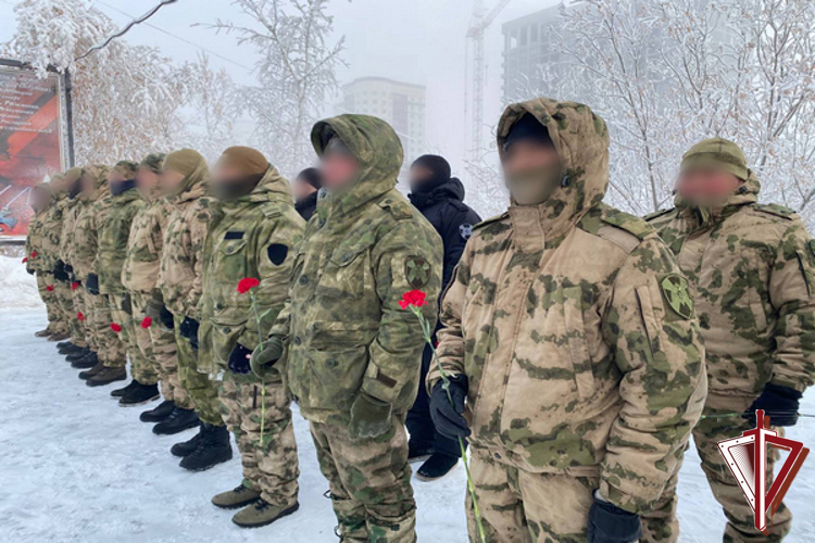 В Якутске росгвардейцы почтили память погибших омоновцев Александра Рыжикова и Станислава Голомарева