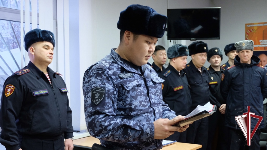 В Якутском ОВО прошел показной инструктаж заступающей смены нарядов