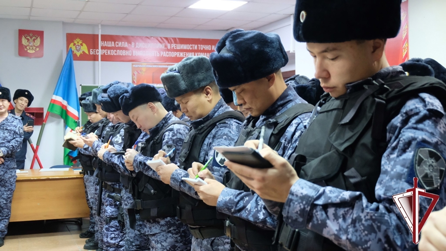 В Якутском ОВО прошел показной инструктаж заступающей смены нарядов
