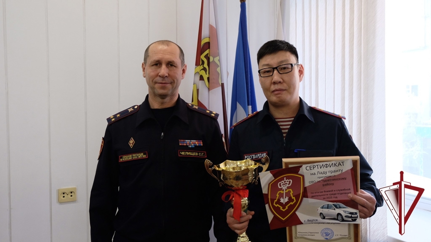 Сергей Челищев вручил кубки победителям - лучшим филиалам вневедомственной охраны Росгвардии