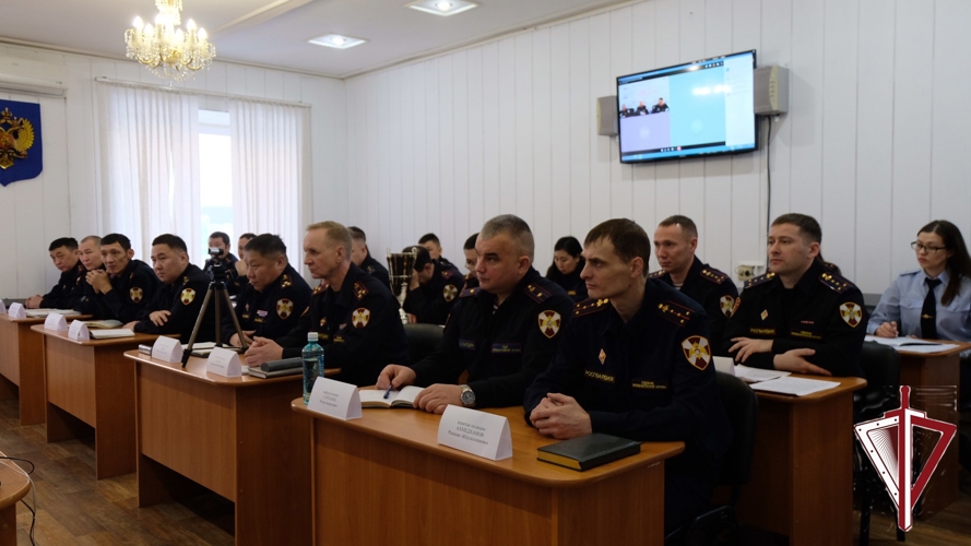 Сергей Челищев вручил кубки победителям - лучшим филиалам вневедомственной охраны Росгвардии