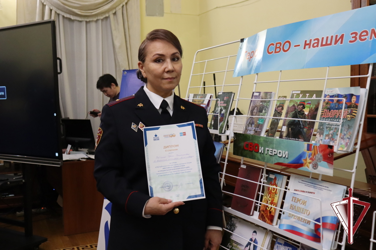 Сотрудник Росгвардии Ирина Зайченко заняла 2 место в конкурсе чтецов «Фестиваль одного стиха о Специальной военной операции» 