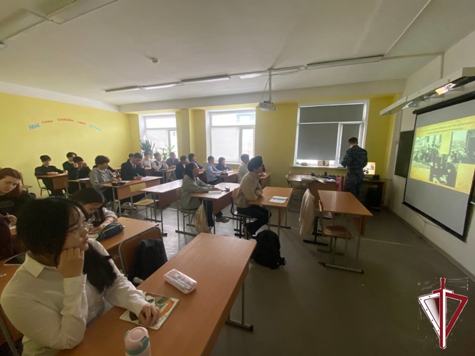 В Якутске у школьников начались уроки мужества в рамках акции «Дни Росгвардии»