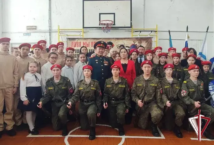 В Олекминске прошла встреча курируемого Росгвардией ВПК "Альфа" с Героем России Андреем Григорьевым