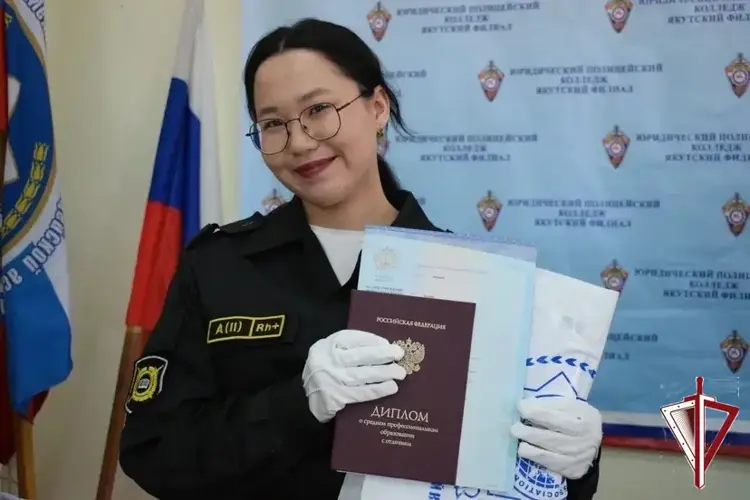 Вневедомственная охрана Росгвардии поздравила выпускников Юридического полицейского колледжа в Якутске