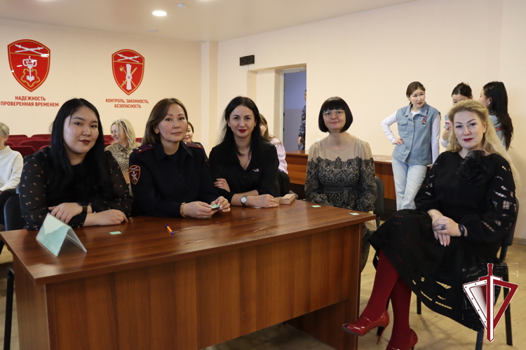 В Якутске в Управлении Росгвардии поздравили женщин с наступающим праздником 8 Марта