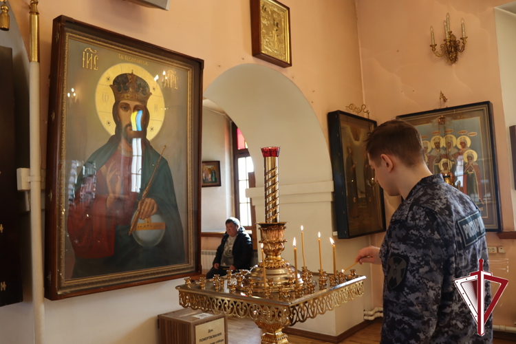 Архиепископ Якутский и Ленский Роман совершил молебен за здравие росгвардейцев
