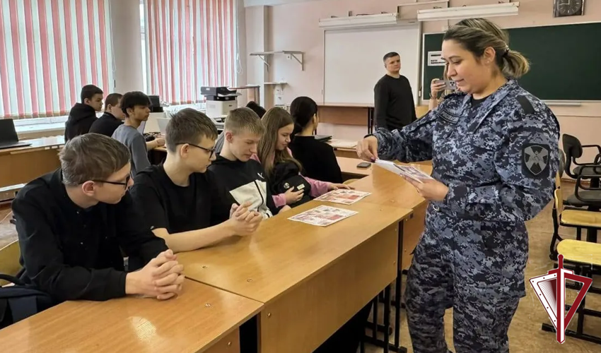 Сотрудник Росгвардии провела профориентационные встречи с учащейся молодежью в Нерюнгри