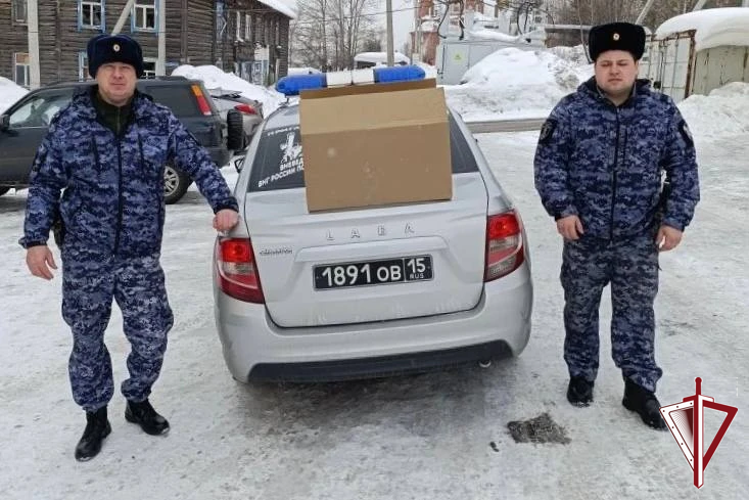 Алданские росгвардейцы направили гуманитарную помощь земляку в зону СВО