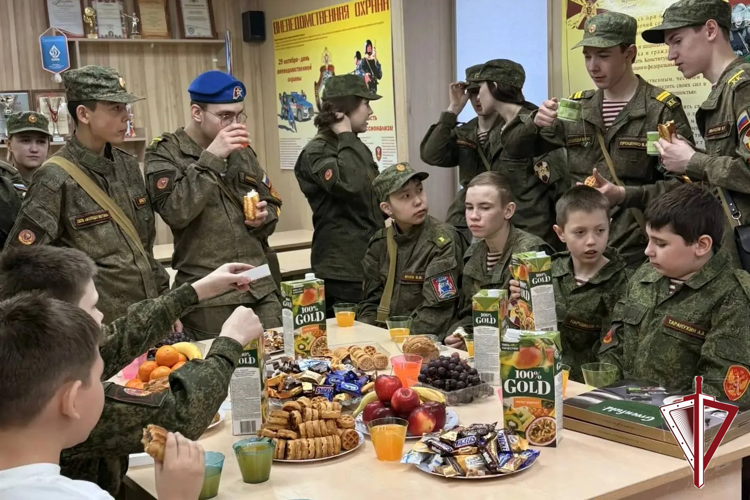 Воспитанники ВПК "Молодая Якутия" Алданского района проведи один день в Росгвардии