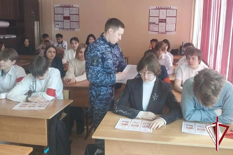В Нерюнгри росгвардейцы провели профориентационное мероприятие для гимназистов