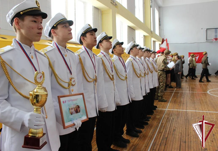 В Олекминске с участием Росгвардии проведен ряд военно-патриотических мероприятий для молодежи