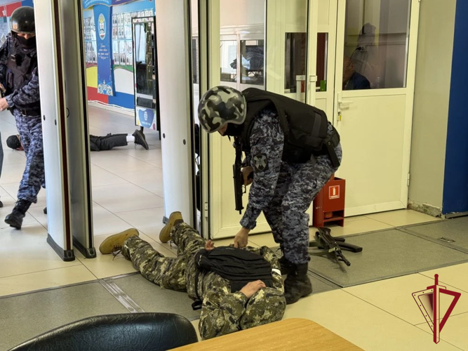 В школах и колледжах Якутска с участием Росгвардии проводятся антитеррористические учения