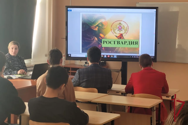 Психолог Росгвардии провела профориентационное занятие для студентов технического колледжа в Мирном