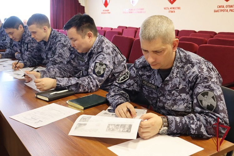 В Якутии росгвардейцы участвуют в исторической акции «Диктант Победы» 