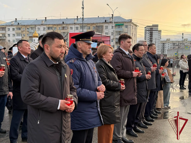  В Якутске руководство территориального Управления Росгвардии приняло участие во всероссийской акции «Свеча памяти»