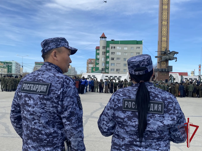 Росгвардия провела агитацию по набору на службу на открытии военно-полевых сборов для молодежи в Якутске