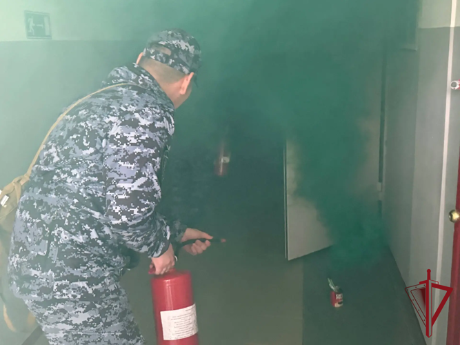 В Якутском отделе вневедомственной охраны Росгвардии прошли пожарно-тактические занятия