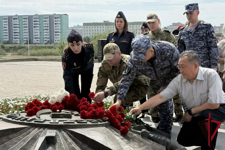 Росгвардейцы присоединились к мероприятиям Дня памяти и скорби в Якутске