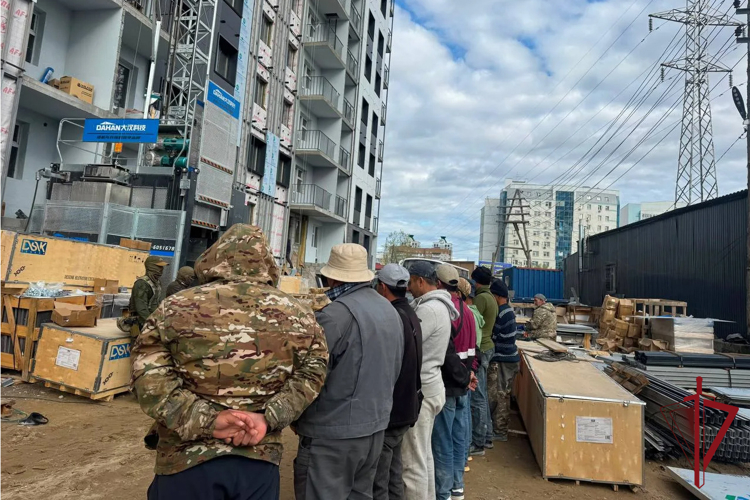 В Якутске с участием ОМОН «Бизон» миграционная полиция выявила нарушителей правил патента 