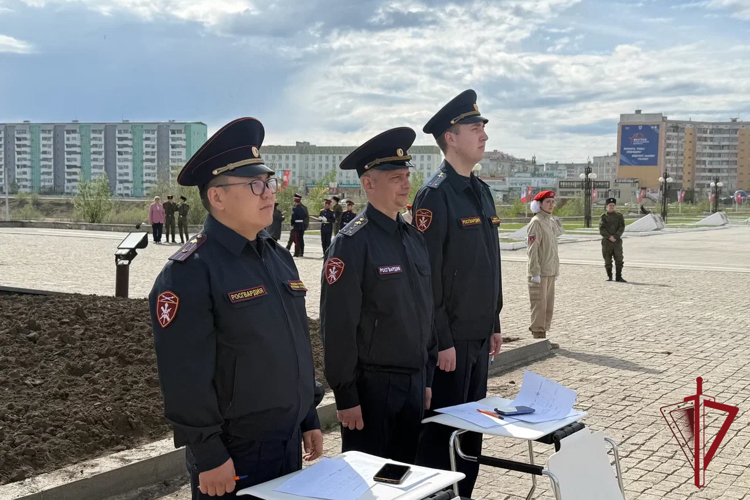 В Якутске офицеры Управления Росгвардии вошли в состав жюри слёта молодёжных организаций "Пост №1"  
