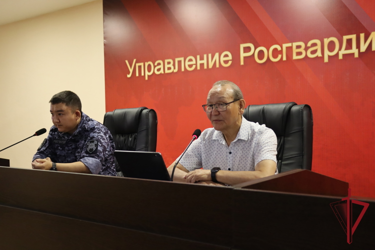 Александр Ким-Кимэн прочитал лекцию росгвардейцам в День семьи, любви и верности