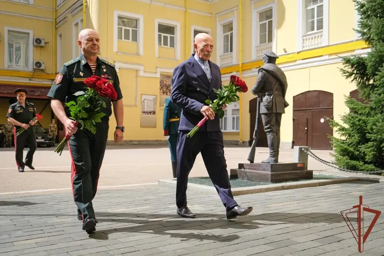 Александр Розенбаум передал участвующим в СВО росгвардейцам специальные технические средства для борьбы с БЛА