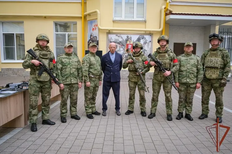 Александр Розенбаум передал участвующим в СВО росгвардейцам специальные технические средства для борьбы с БЛА