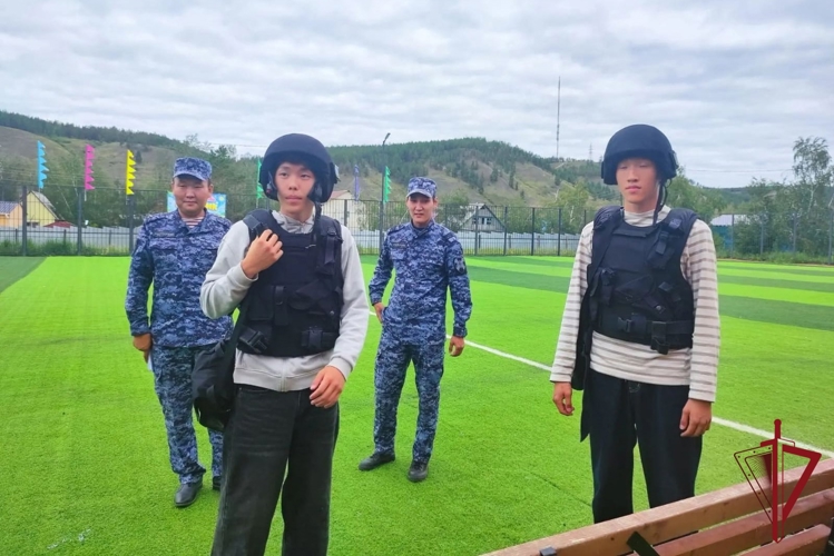 «Каникулы с Росгвардией» провели воспитанники оздоровительного центра «Сосновый бор» в Якутске