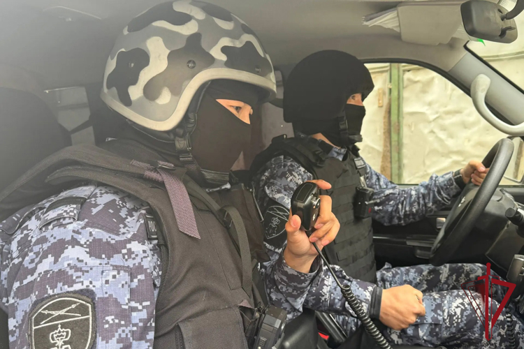 С участием Росгвардии задержан подозреваемый в нанесении ножевого ранения жителю Среднеколымска  