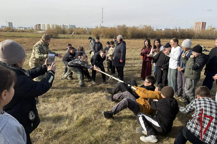 В рамках 10-летия Росгвардии ОМОН «Бизон» провел полевой выход для воспитанников ВПК имени Александра Рыжикова
