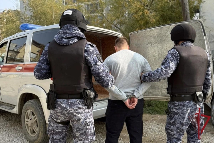Наряд Якутского ОВО задержал двух граждан, находящихся в федеральном розыске