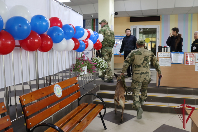 В Якутии накануне Единого дня голосования Росгвардия обследовала избирательные участки