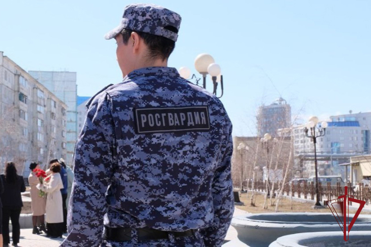 В ДЕНЬ ЗНАНИЙ РОСГВАРДЕЙЦЫ ОБЕСПЕЧИВАЮТ ОХРАНУ ОБЩЕСТВЕННОГО ПОРЯДКА